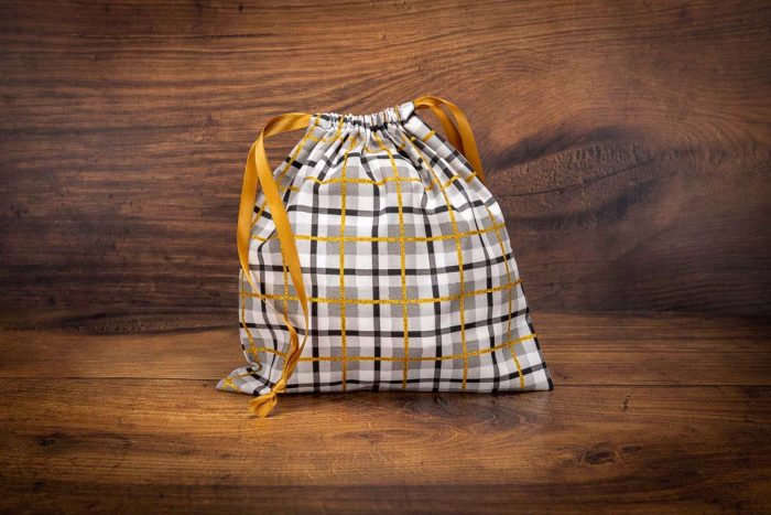 Christmas Gift Bag Gold Checks
