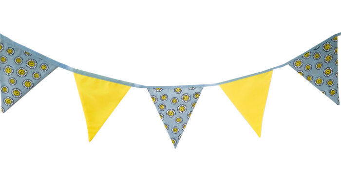 Smiling Daisy Bunting Blue